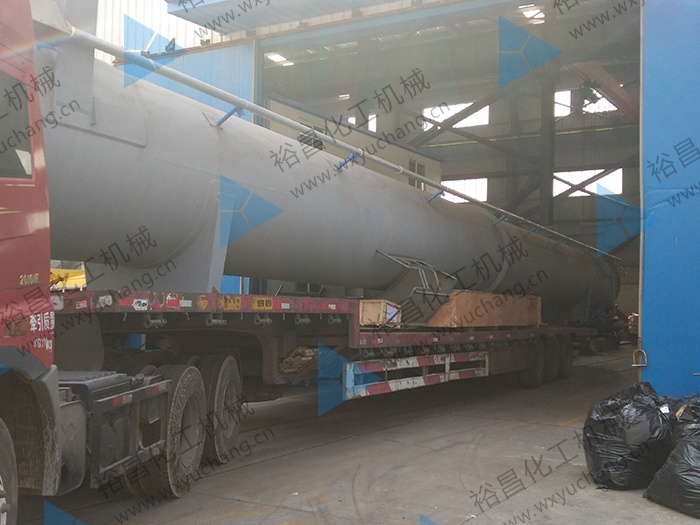 火炬筒體裝車現(xiàn)場