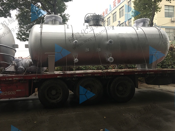 中煤氨火炬分液罐裝車待發(fā)貨